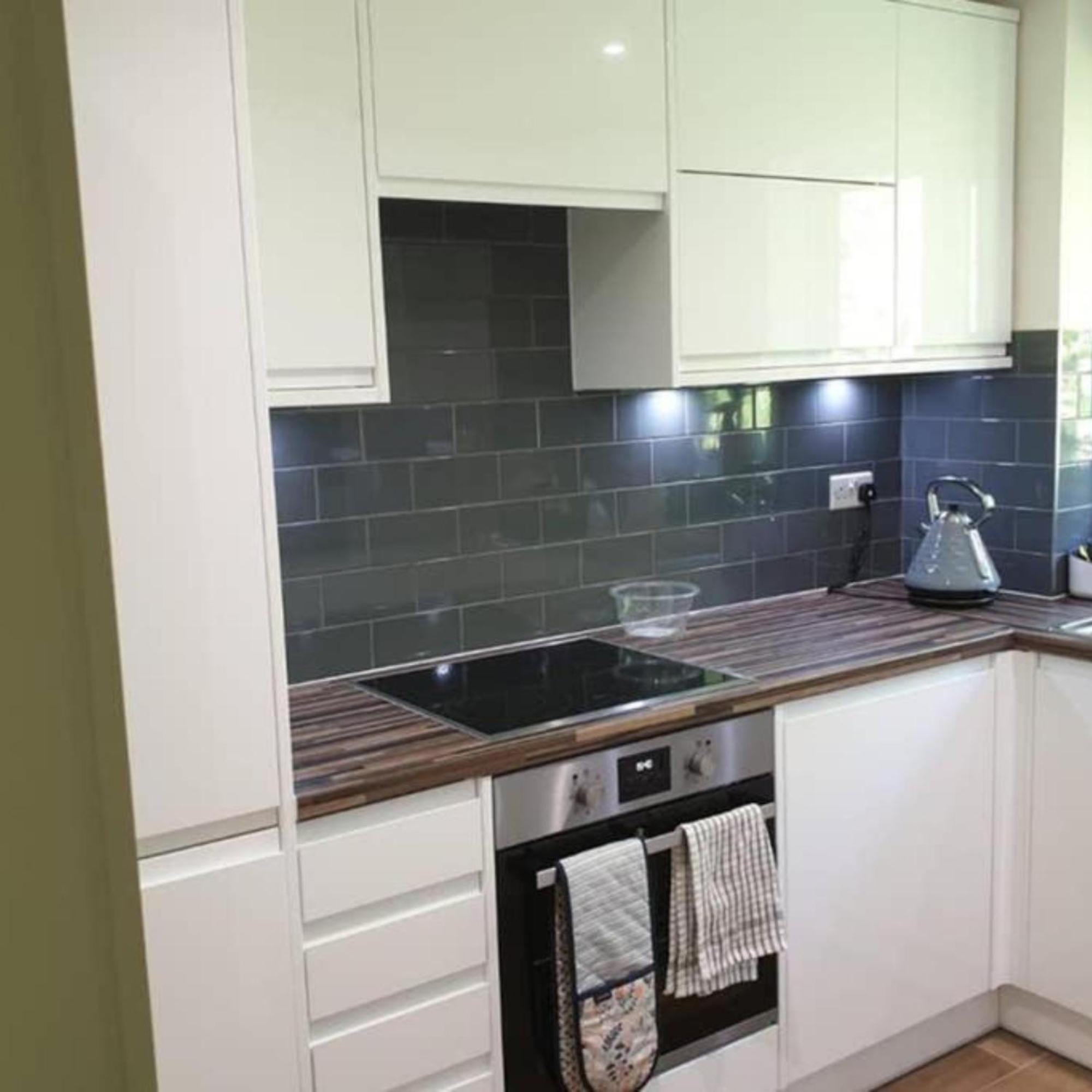 2-Bed Sleeps 4 Comfy For Contractors With Free Parking In Crawley Near Gatwick Manor Royal Refurbished Apartment Luaran gambar