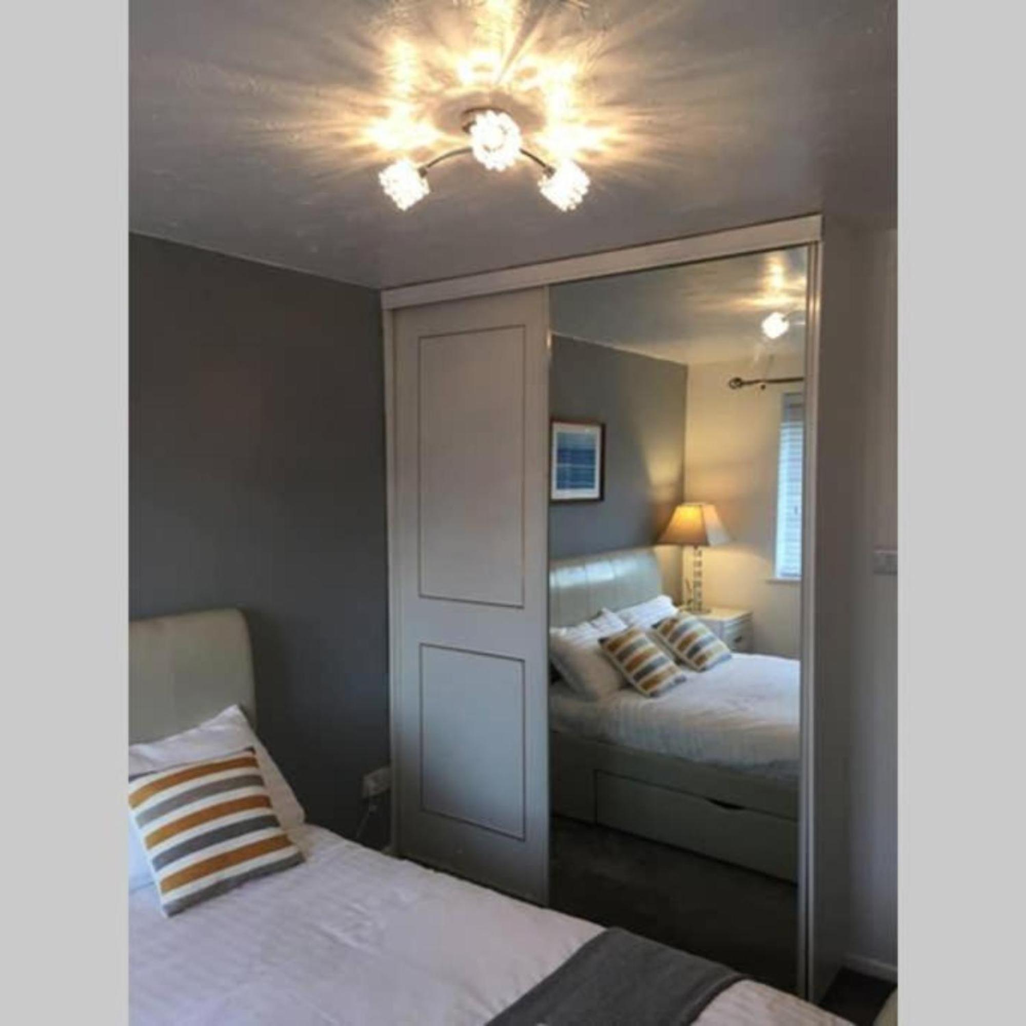 2-Bed Sleeps 4 Comfy For Contractors With Free Parking In Crawley Near Gatwick Manor Royal Refurbished Apartment Luaran gambar