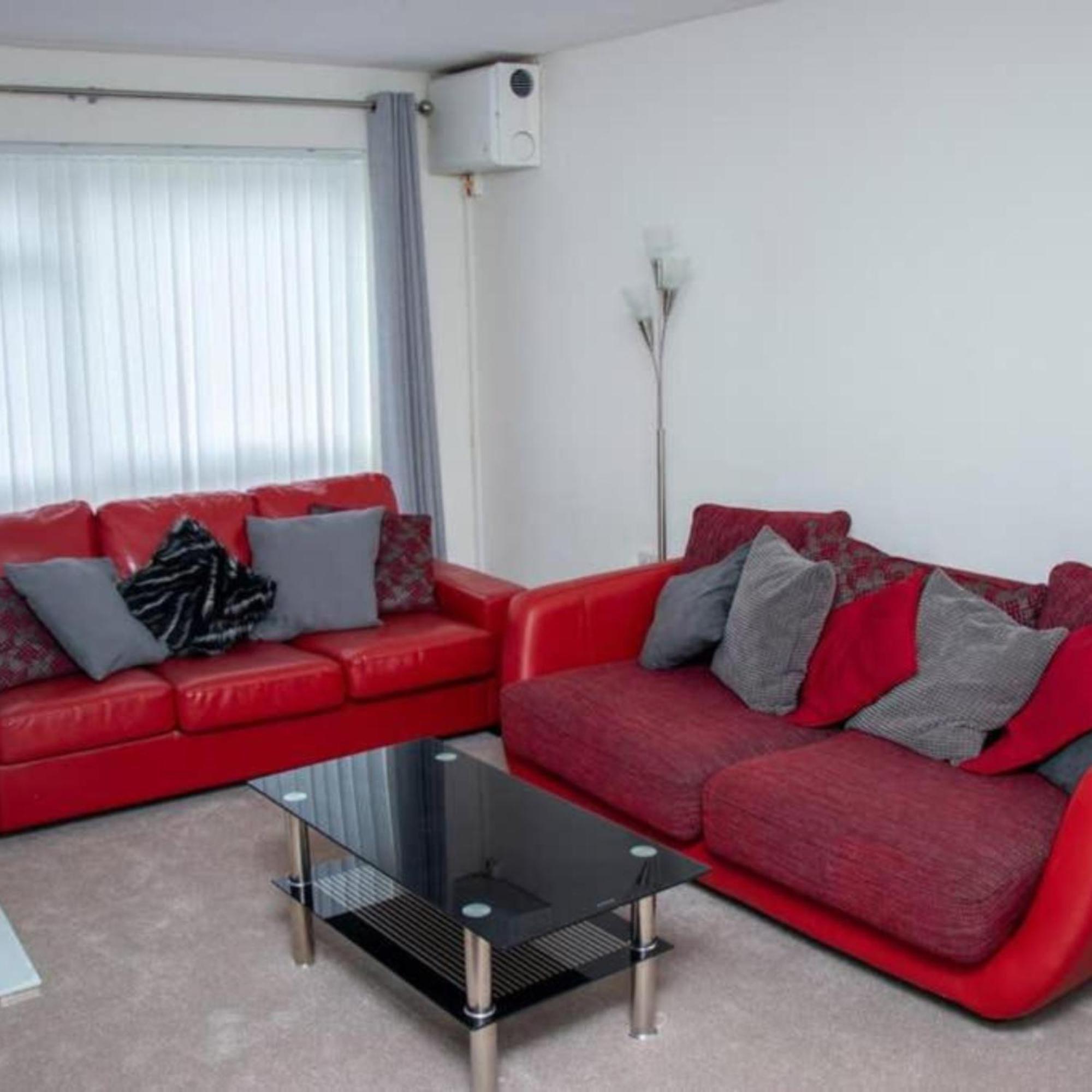 2-Bed Sleeps 4 Comfy For Contractors With Free Parking In Crawley Near Gatwick Manor Royal Refurbished Apartment Luaran gambar